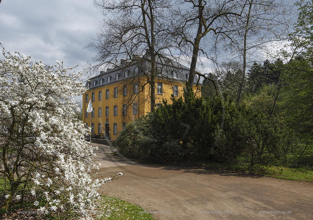 Lindlar, Herrenhaus von Schloss Heiligenhoven, aus dem Jahre 1758 bis 1760; Lindlar, manor house of castle Schloss Heiligenhoven.