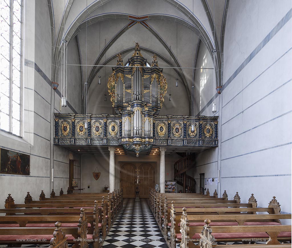 Wuppertal-Beyenburg, Klosterkirche  St. Maria Magdalena, Blick durchs Langhaus zur Orgel; Wuppertal-Beyenburg, minster St. Maria Magdalena, view through the nave to the organ.