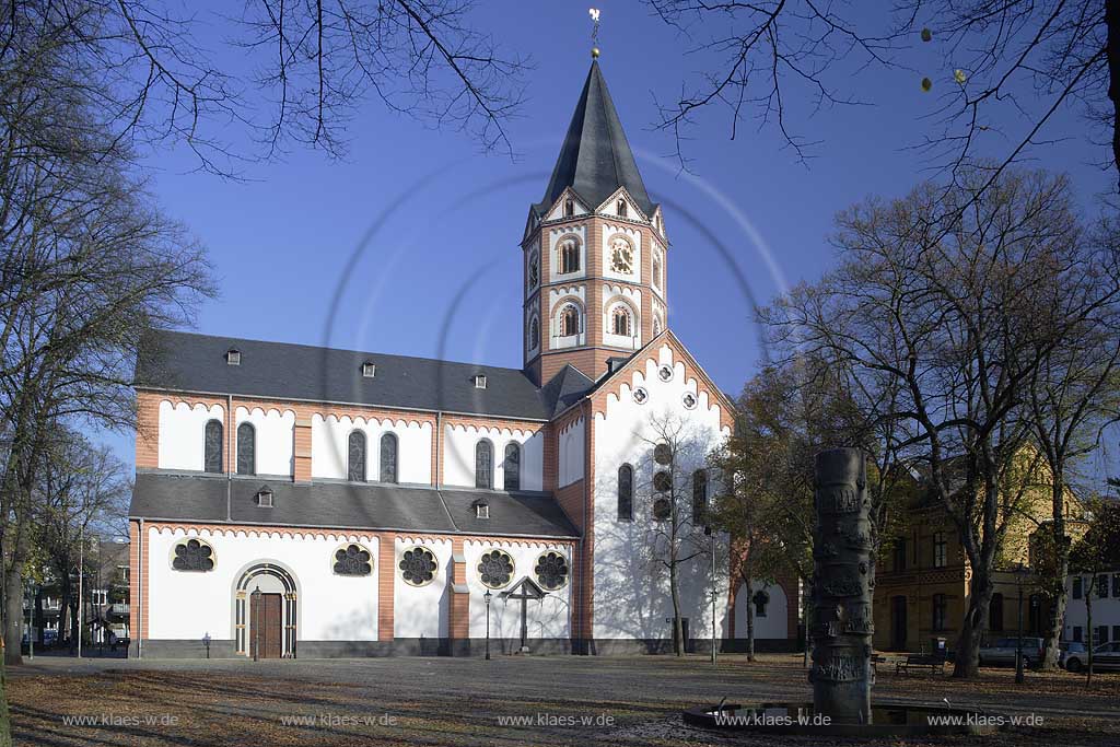 Dsseldorf, Gerresheim, Basilika St. Margareta, Herbststimmung, Gerricusplatz,  Brunnen