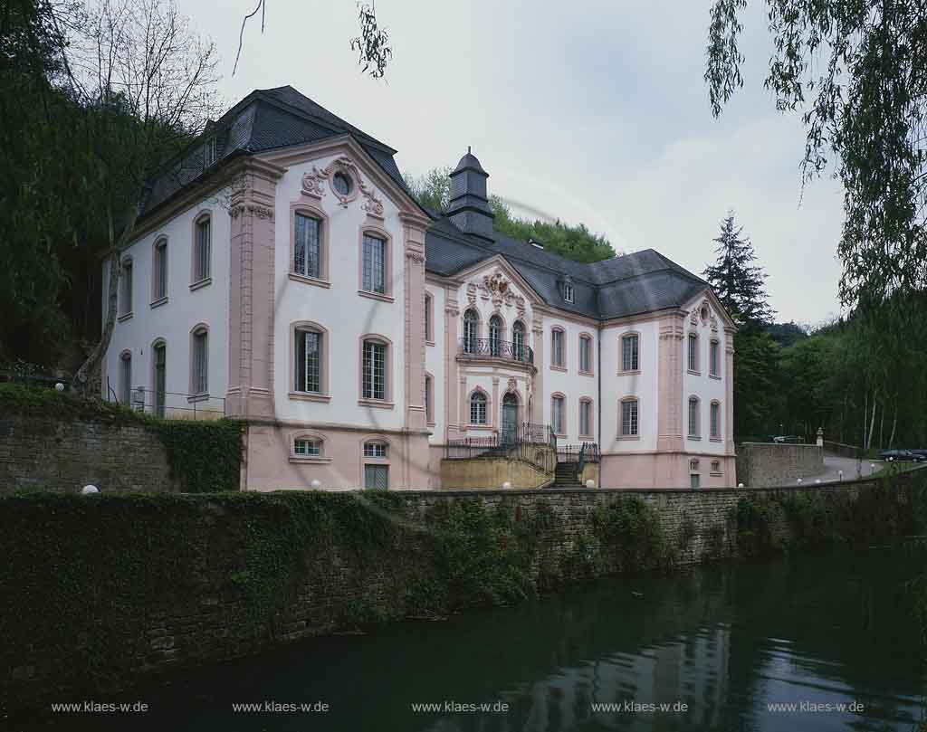 Bollendorf, Eifelkreis Bitburg-Prm, Verbandsgemeinde Irrel, Eifel, Blick auf Barock Schloss Weilerbach 