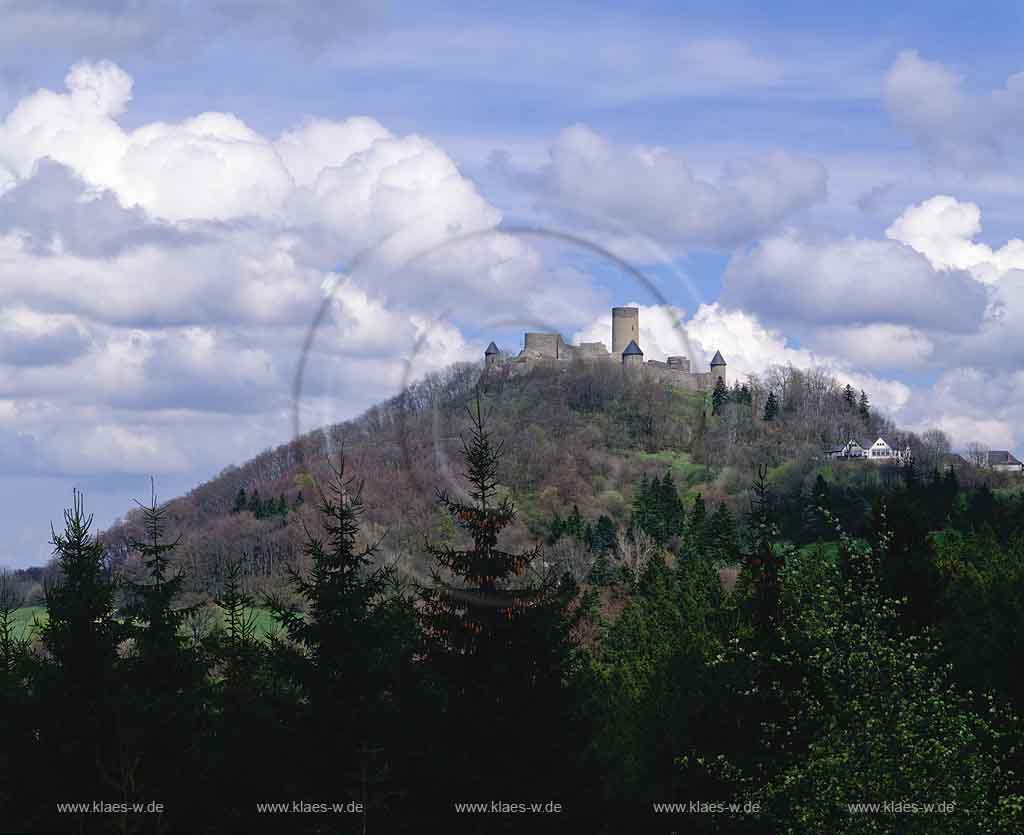 Nuerburg, Nrburg, Landkreis Ahrweiler, Eifel, Verbandsgemeinde Adenau, Blick zur Nrburg, Nuerburg und Landschaft
