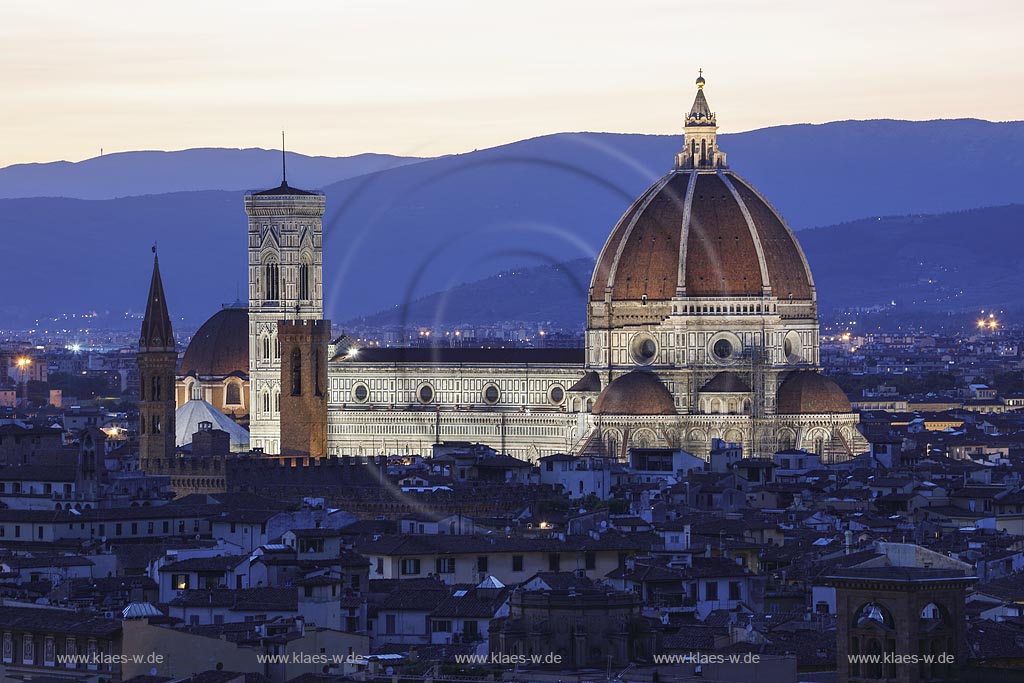 Florenz, Blick auf den Dom zur blauen Stunde; Forenz, view to the cathedral at blue hour.