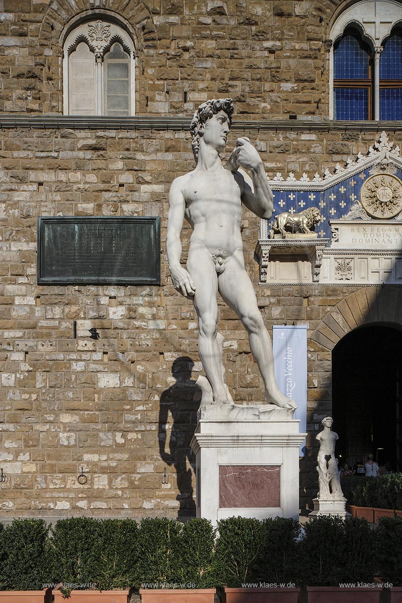 Florenz, Kopie der Davidskulptur von Michangelo auf dem Piazza della Signoria; Florenz, copy of the sculpture of David by Michelangelo at the place Piazza della Sinoria.