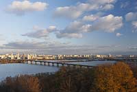 Kiew Panoramablick zum Dnepr mit der Paton Bruecke und den Hochhaeusern des rechten, oestlichen Flussufers . A view of Dnipro, also called Dnjepr with Paton bridge and the east of Kiev.
