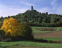 Biebertal, Vetzberg, Blick ber, ueber Landschaft auf Burg Ruine Vetzberg, Hessen, Westerwald