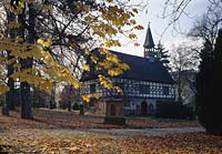 Gieen, Blick auf Kapelle mit altem Friedhof, Hessen