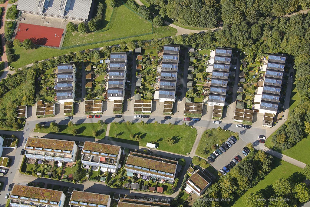Gelsenkirchen, Solarsiedlung Bismarck mit Solardach; Gelsenkirchen, housing estate Bismarck with solar tops.