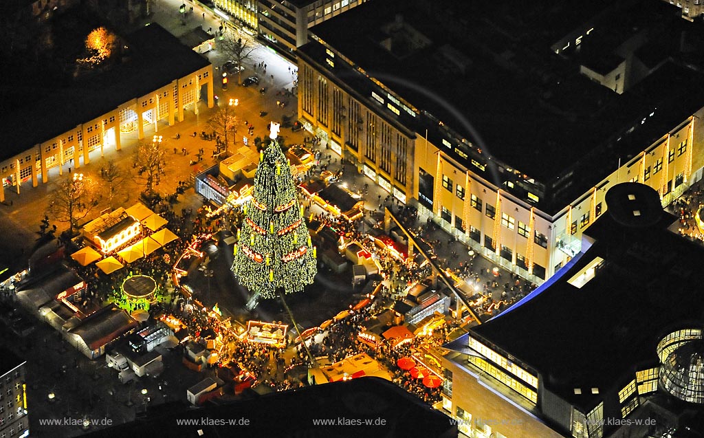 Innenstadt mit Weihnachtsmarkt, Reinoldikirche, Weihnachtsbaum, Kampstrasse und Hansaplatz, Dortmund, Nordrhein-Westfalen, Deutschland, DEU. | Town center, with Christmas fair, Christmas tree, Reinoldi church, Kampstrasse and Hansaplatz, Dortmund, North Rhine-Westphalia, Germany, DEU.