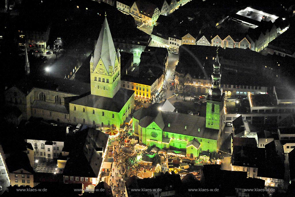 Weihnachtsmarkt am Rathaus, Soest, Nordrhein-Westfalen, Deutschland, DEU. | Christmas fair around the town hall, Soest, North Rhine-Westphalia, Germany, DEU.
