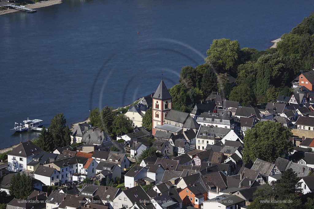 Erpel, Blick auf Erpel mit Pfarrkirche St. Severin und Rhein; Erpel, view to town with parish church St. Severin and river Rhine.