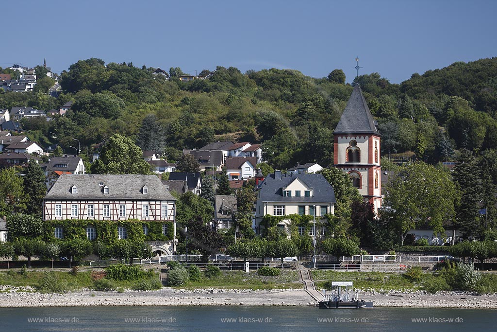 Erpel, Blick ueber den Rhein auf Fronhof und Pfarrkirche St. Severin; Erpel, view over the river Rhine to the Fronhof and to the parish church St. Severin.