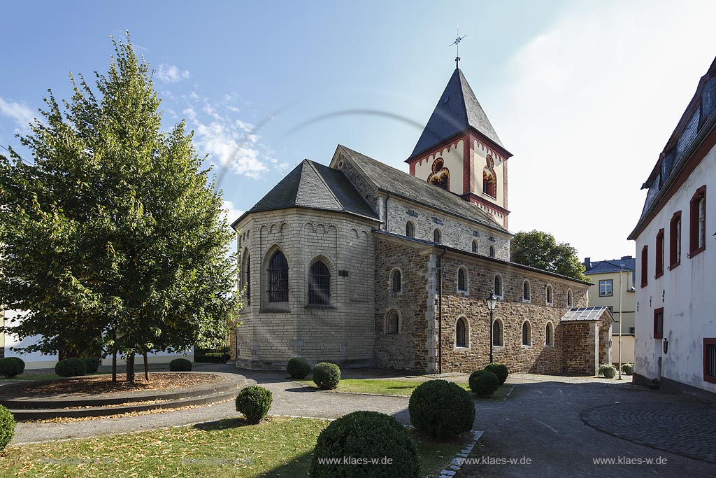 Erpel, Pfarrkirche St. Severin von Nordwest; Erpel, parish church St. Severin from northwest.