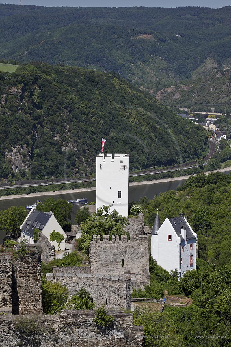  Kamp-Bornhofen, Rhein-Lahn-Kreis, Mittelrhein, Burg Sterrenberg, die feindlichen Brueder, eine der beiden Burgen der Sage der feindlichen Brueder, Blick auf Burg Sterrenberg, Rhein und Landschaft;Kamp Bornhofen, castle Sterrenberg. 