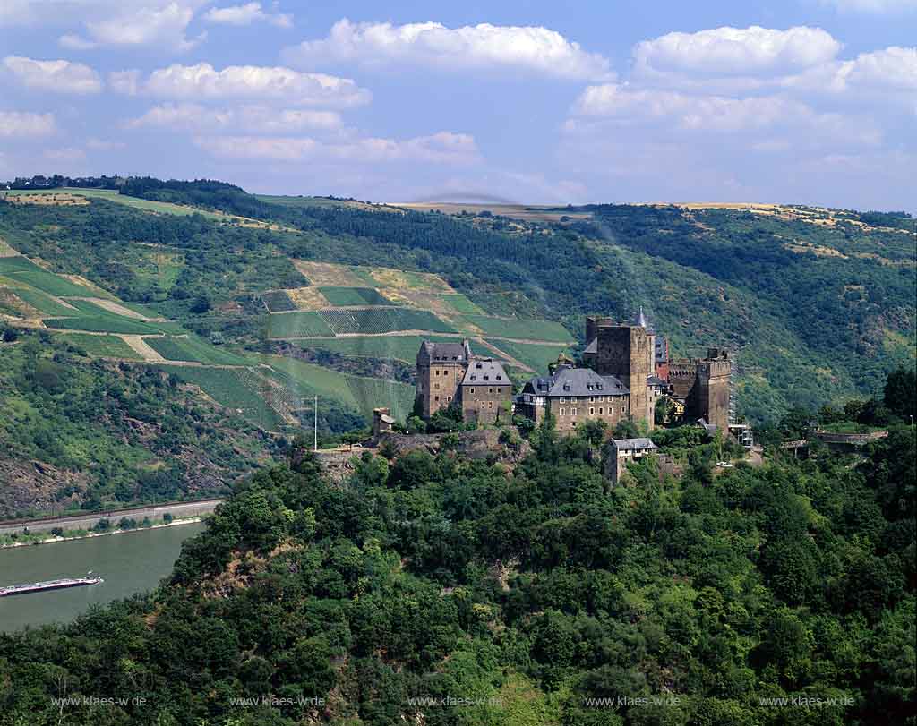 Oberwesel, Rhein-Hunsrck-Kreis, Mittelrhein, Blick auf Schloss Schoenburg, Schneburg, Rheinburg, Rhein und Landschaft  