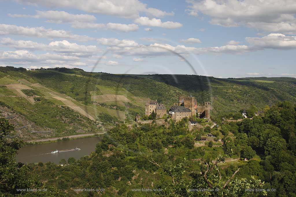 Oberwesel, Blick zur Schoenburg mit Rhein; View to castle Schoenburg with Rhine river