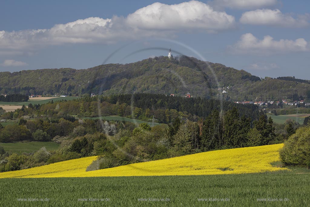 Marpingen, Alsweiler Fruehlingslandschaft Fernblick auf Alsweiler mit Rapsfeld ; look over the landscape with rapeseed field