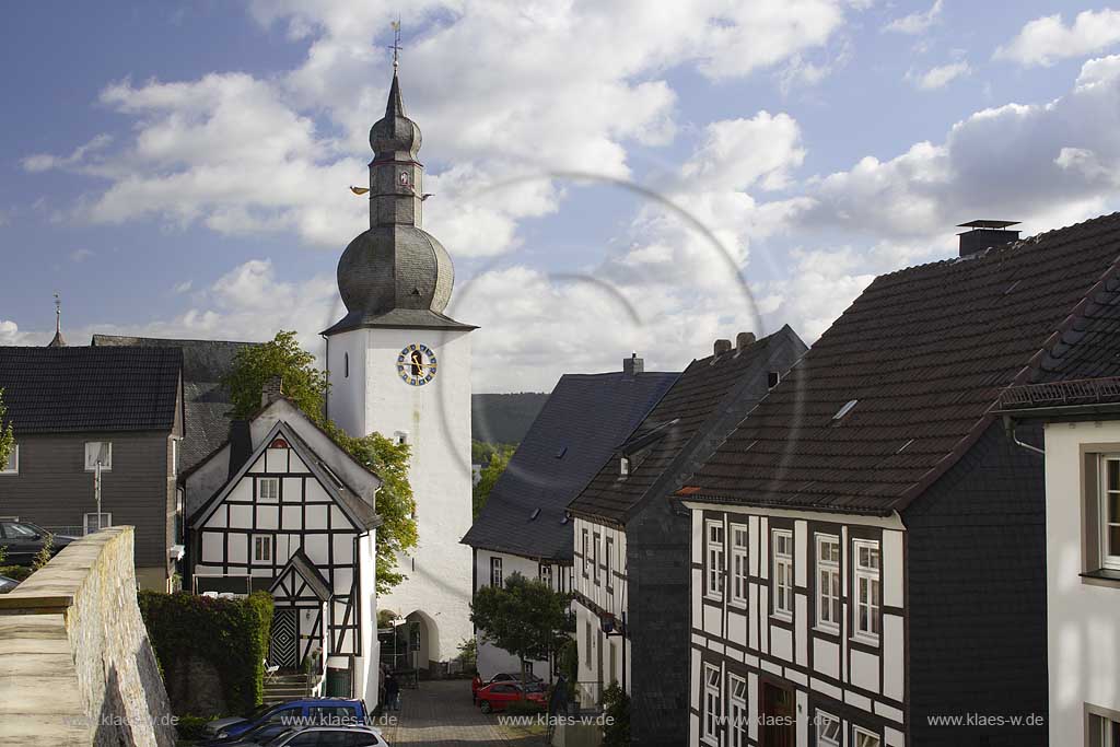 Arnsberg, Blick zur Stadt mit Glockenturm, Sauerland