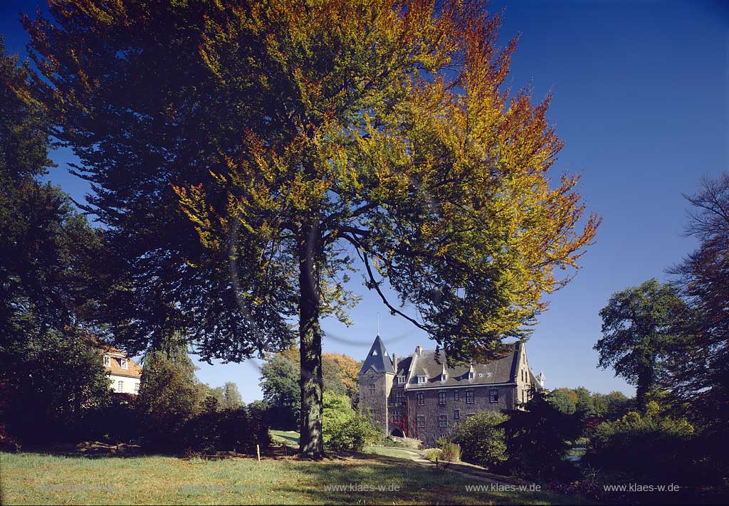 Arnsberg, Vosswinkel, Blick auf Schloss Hoellinghofen, Sauerland