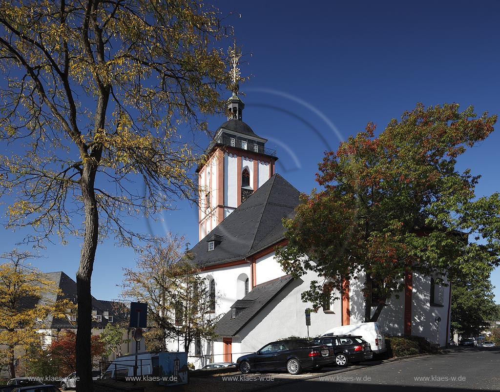 Siegen, Blick auf Nikolaikirche, die ihre Besonderheit erhaelt durch ihren sechseckigen Grundriss; das Kirchenschiff ist das einzige europaeische Hallenhexagon noerdlich der Alpen; Siegen, view to church Nikolaikirche.