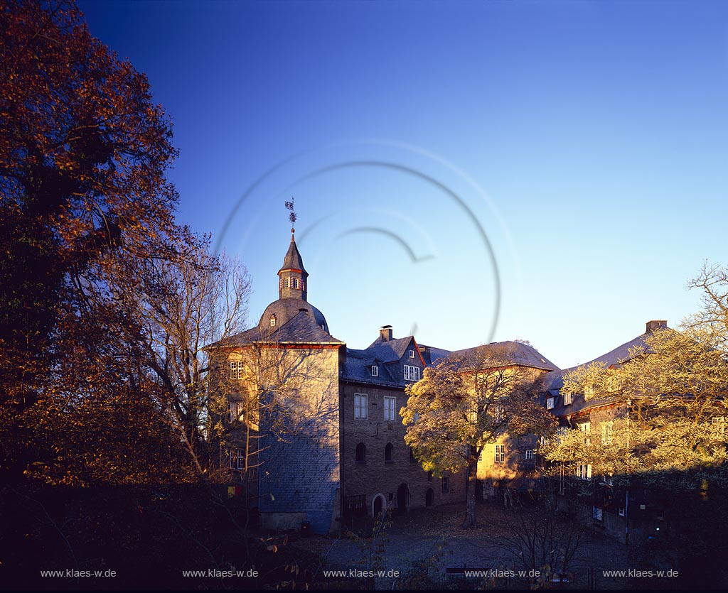 Siegen, Kreis Siegen-Wittgenstein, Siegerland, Blick auf Oberes Schloss,