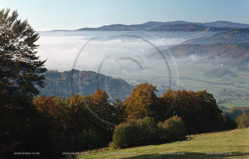 Lallinger Winkel Bayerischer Wald Herbstlandschaft mit Nebelmee; Lallinger Winkel in Bavartian Forest, autumn landscape with fog in the valley