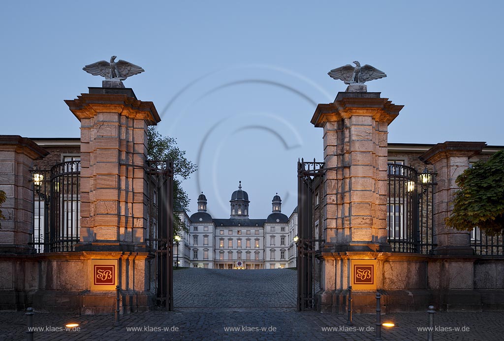 Bergisch Gladbach bensberg, Grand Hotel Schloss Bensberg zur blauen Stunde; Bergisch Gladbach Bensberg, grand hotel castle Bensberg during blue hour
