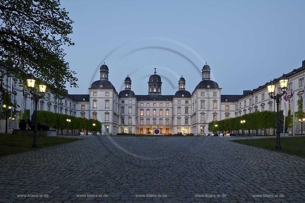 Bergisch Gladbach bensberg, Grand Hotel Schloss Bensberg zur blauen Stunde; Bergisch Gladbach Bensberg, grand hotel castle Bensberg during blue hour