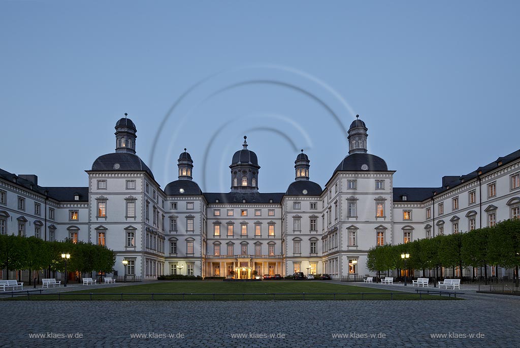 Bergisch Gladbach bensberg, Grand Hotel Schloss Bensberg zur blauen Stunde; Bergisch Gladbach Bensberg, grand hotel castle Bensberg during blue hour