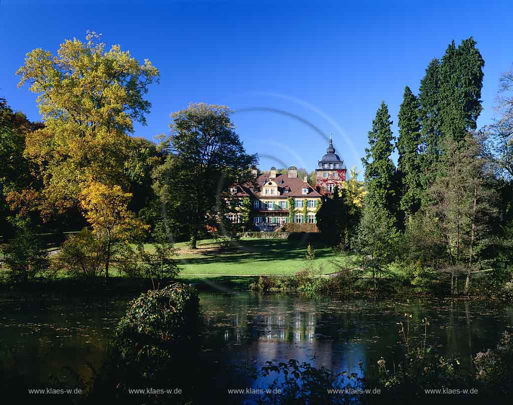 Bergisch Gladbach, Rheinisch-Bergischer Kreis, Blick auf Schloss Lerbach mit Schlossteich und Schlosspark, Gourmet-Restaurant Dieter Mller 