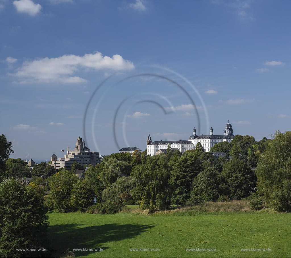 Bergisch Gladbach-Bensberg, Blick auf das alte und das neue Schloss Bensberg; Bergisch Gladbach-Bensberg, view to the old and to the new castle Schloss Bensberg.