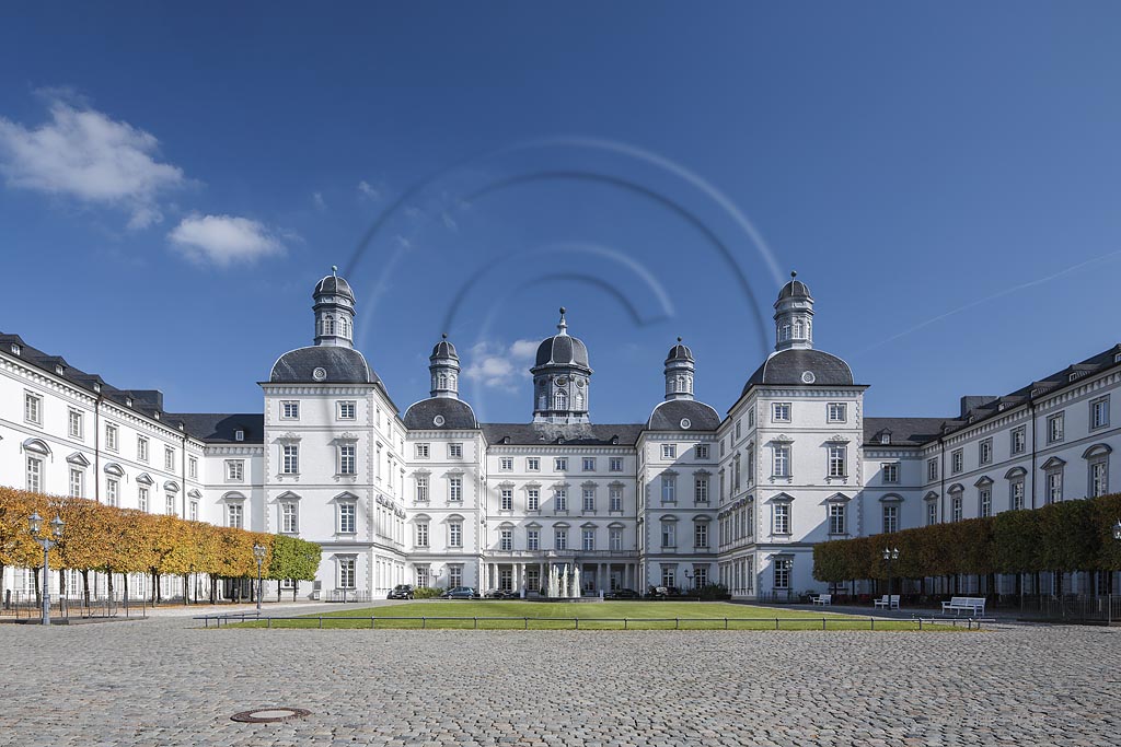 Bergisch Gladbach-Bensberg, Schloss Bensberg, es ist ein im fruehen 18. Jahrhundert erbautes Jagdschloss, das heute als Hotel genutzt wird; Bergisch Gladbach-Bensberg, castle Schloss Bensberg.