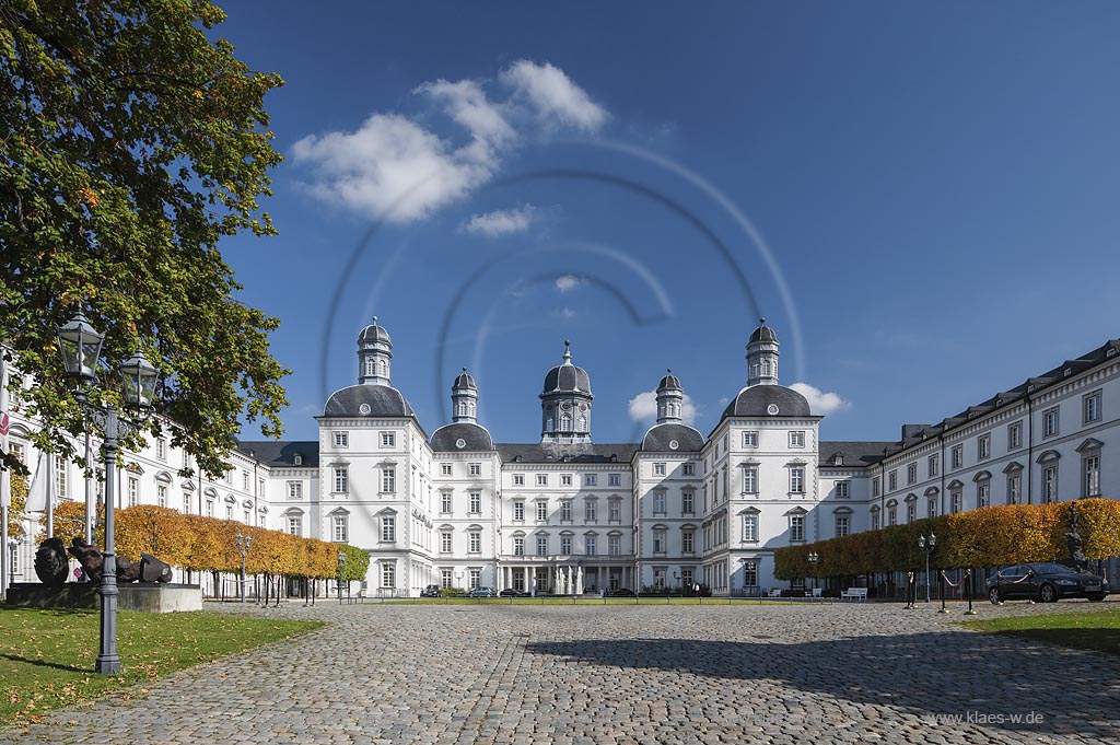 Bergisch Gladbach-Bensberg, Schloss Bensberg, es ist ein im fruehen 18. Jahrhundert erbautes Jagdschloss, das heute als Hotel genutzt wird; Bergisch Gladbach-Bensberg, castle Schloss Bensberg.