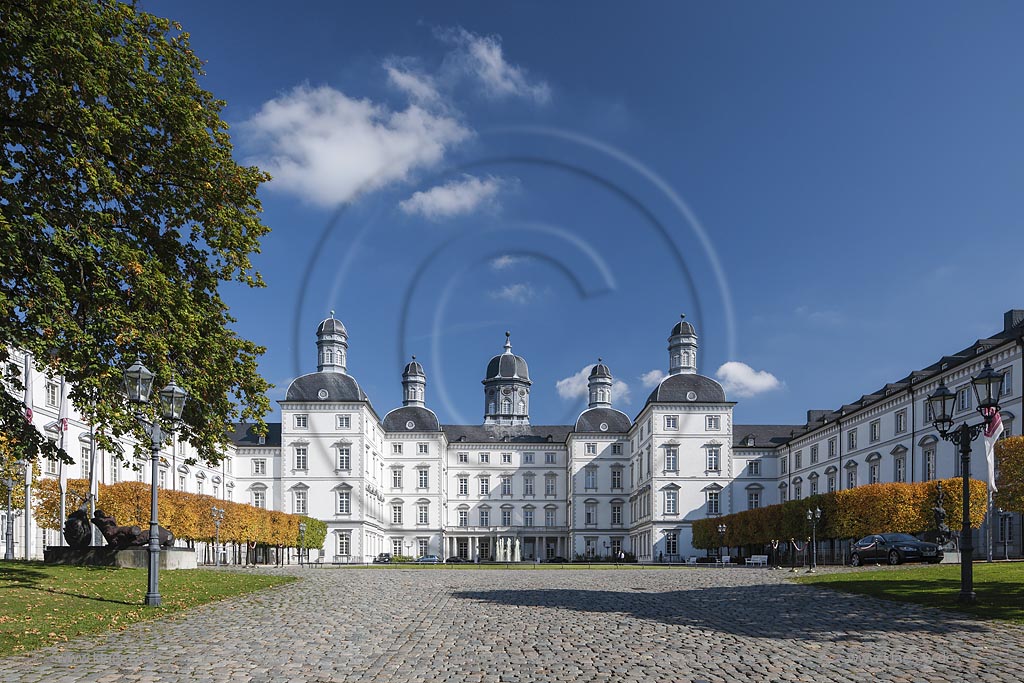 Bergisch Gladbach-Bensberg, Schloss Bensberg, es ist ein im fruehen 18. Jahrhundert erbautes Jagdschloss, das heute als Hotel genutzt wird; Bergisch Gladbach-Bensberg, castle Schloss Bensberg.