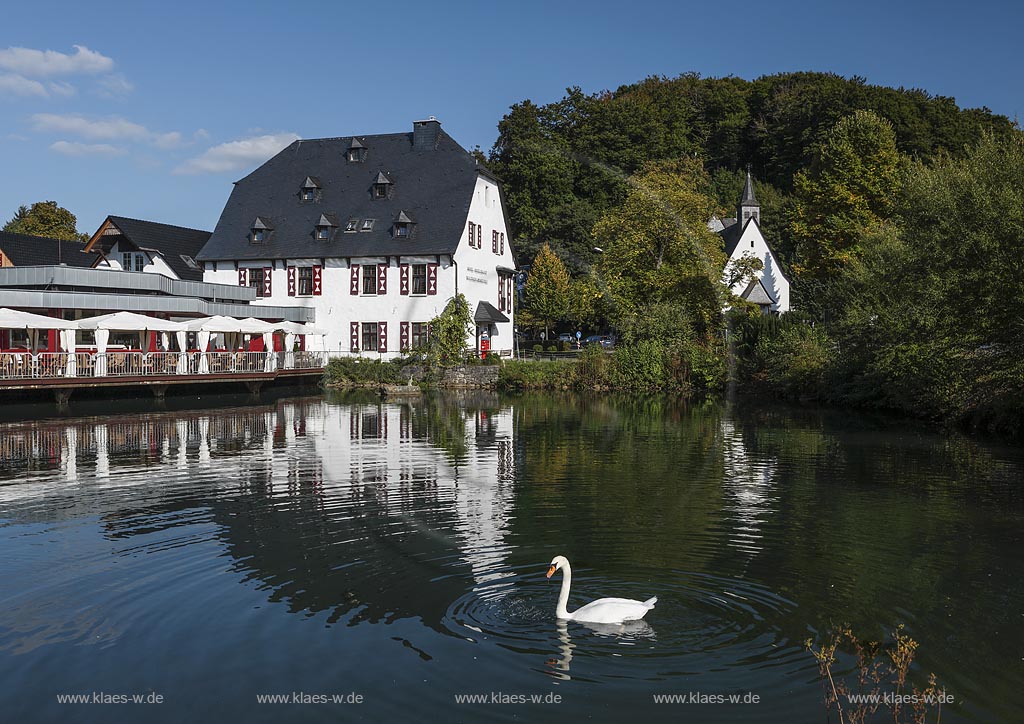 Bergisch Gladbach-Herrenstrunden, Malteser Komturei, ist ein im 13. Jahrhundert gegruendeter Verwaltungssitz des Johanniterordens aus dem Anfang des 17. Jahrhunderts. Das Haus wird heute als Hotel und Restaurant genutzt; Bergisch Gladbach-Herrenstunden, commandery Malteser Komturei.