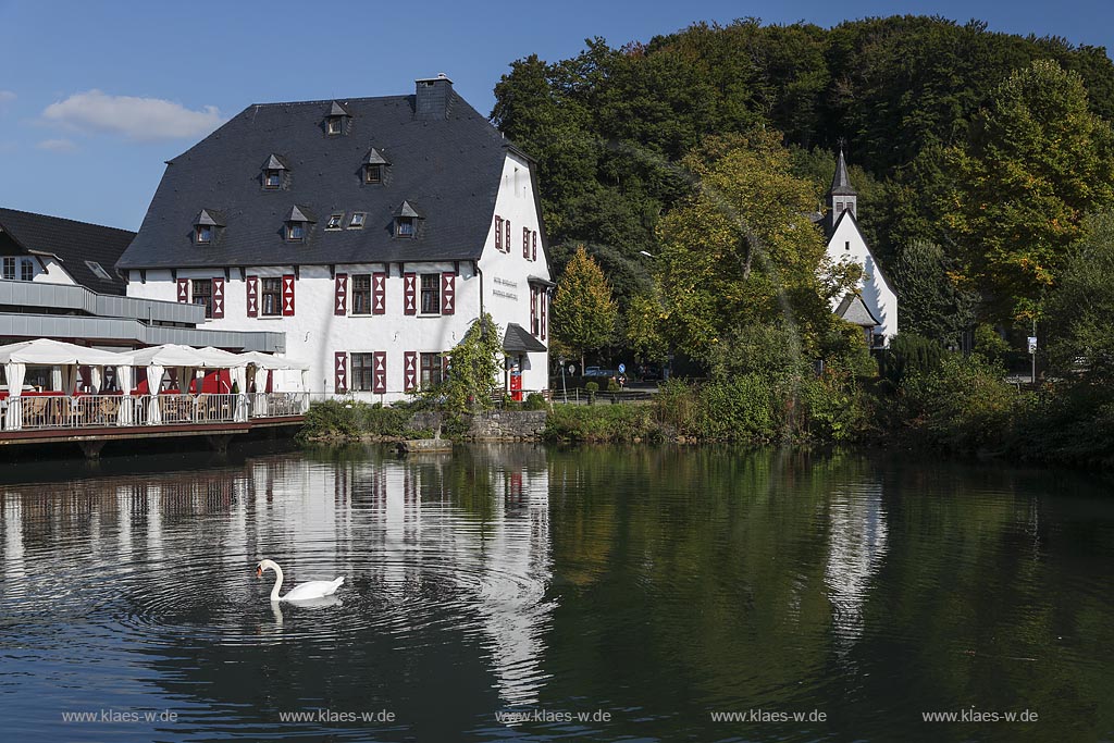 Bergisch Gladbach-Herrenstrunden, Malteser Komturei, ist ein im 13. Jahrhundert gegruendeter Verwaltungssitz des Johanniterordens aus dem Anfang des 17. Jahrhunderts. Das Haus wird heute als Hotel und Restaurant genutzt; Bergisch Gladbach-Herrenstunden, commandery Malteser Komturei.