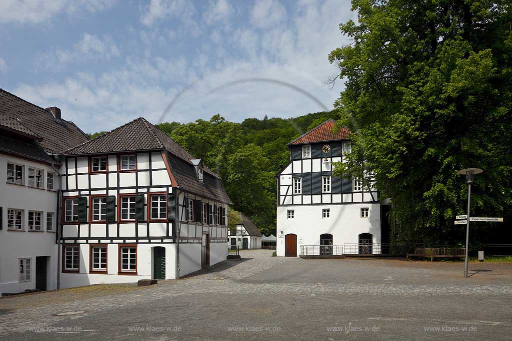 Bergisch Gladbach LVR Industriemuseum Papiermuehle Alte Dombach, Ensemble mit Haus 3 und 4, Papiermuehle links; Rhineland Industrial Museum The Old Dombach paper Mill