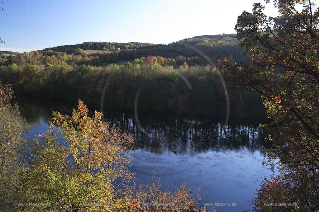 Biebersteiner Stausee, Reichshof, Oberbergischen Kreis, Bergisches Land, Bruechermuehle, Brchermhle, Regierungsbezirk Kln, Blick auf Stausee und Landschaft in Herbststimmung