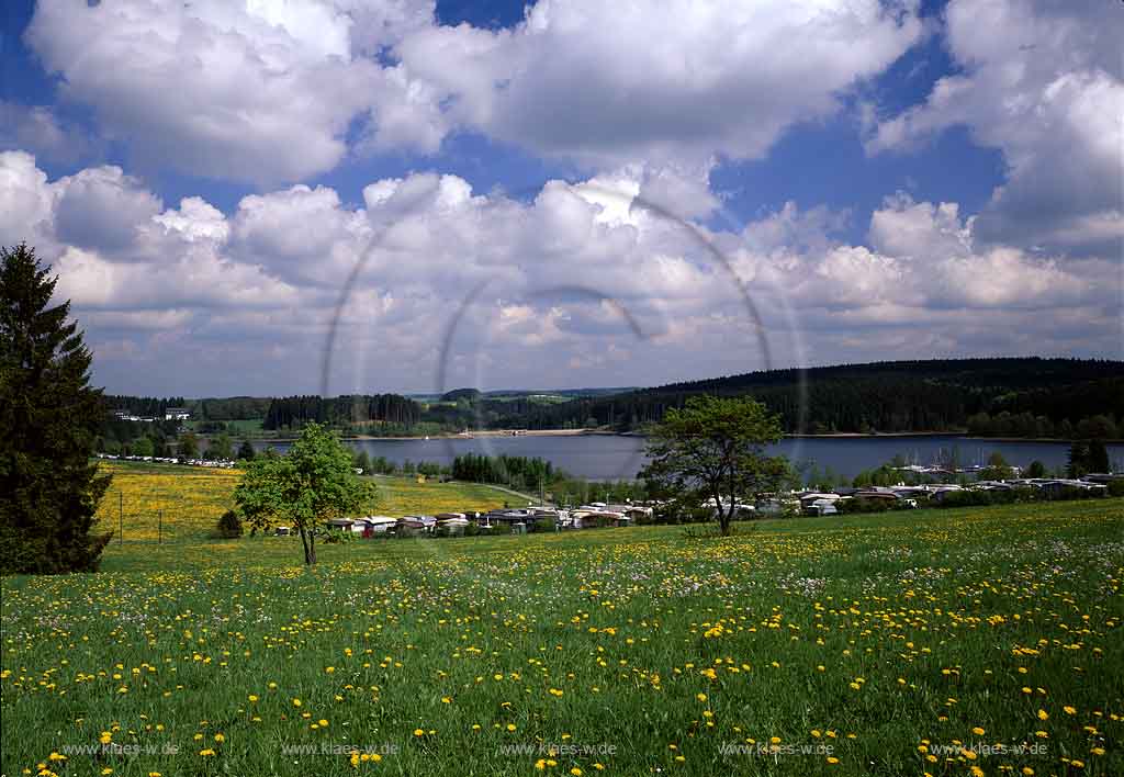 Brucher Talsperre, Marienheide, Oberbergischer Kreis, Bergisches Land, Blick ber, ueber Fruehlingslandschaft, Frhlingslandschaft auf Talsperre