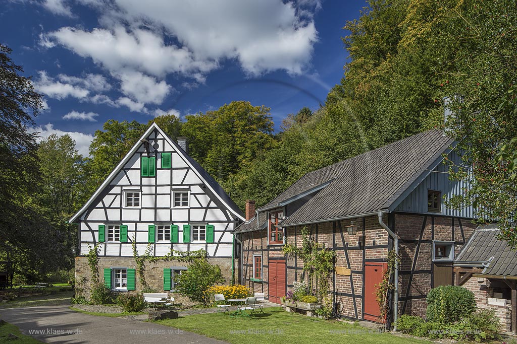 Burscheid-Lambertsmuehle, Gebaeude der Lambertsmuehle.