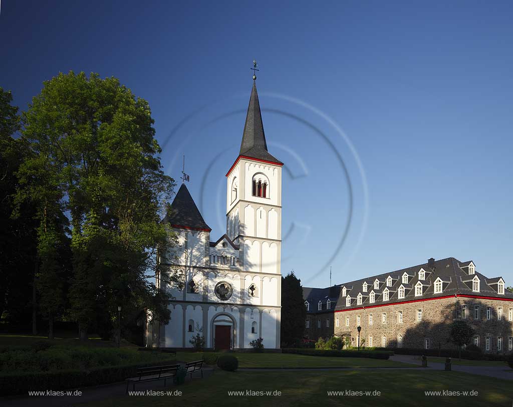 Eitorf Merten, Klosterkirche St. Agnes in Abendsonne, minster at setting sun