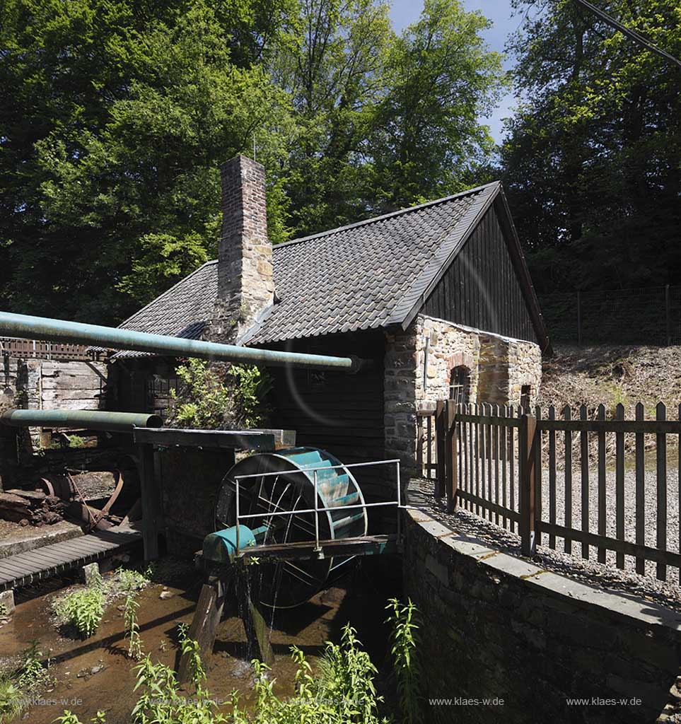 Engelskirchen-Bickenbach, LVR Industriemuseum Oelchens Hammer, einziger mit Wasserkraft betriebenen Schmiedehammer im Oberbergischen Land der noch in Betrieb ist. Aussenstelle des Rheinischen Industriemuseums des Landschaftsverbandes Rheinland in Engelskirchen; Engelskirchen LVR museum historical Oelchens hammer mill