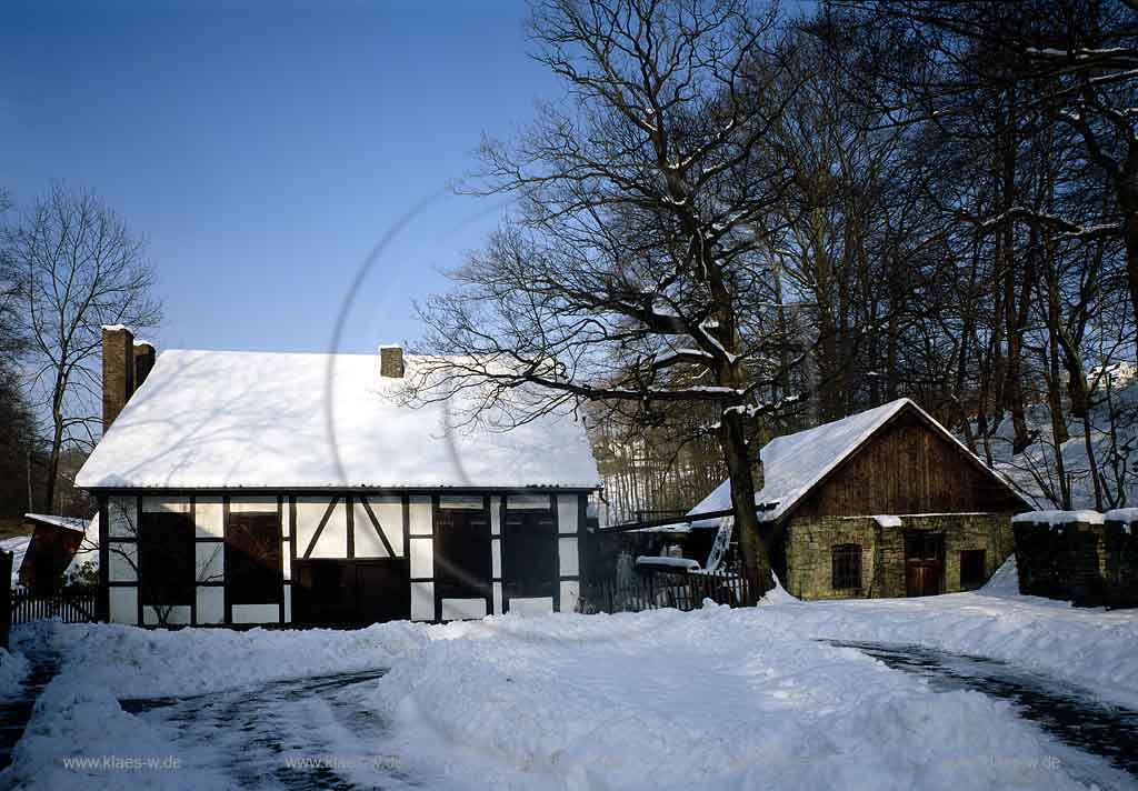 Engelskirchen, Oberbergischer Kreis, Bergisches Land, Blick auf Oelchens, lchens Hammer in Schneelandschaft, Winterlandschaft