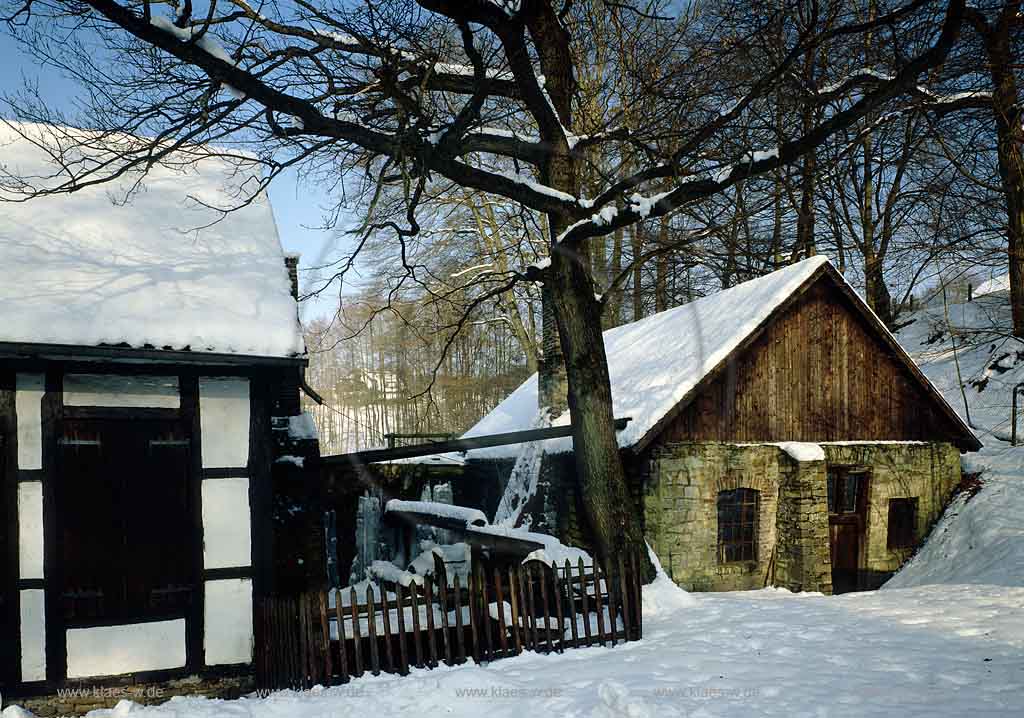 Engelskirchen, Oberbergischer Kreis, Bergisches Land, Blick auf Oelchens, lchens Hammer in Schneelandschaft, Winterlandschaft