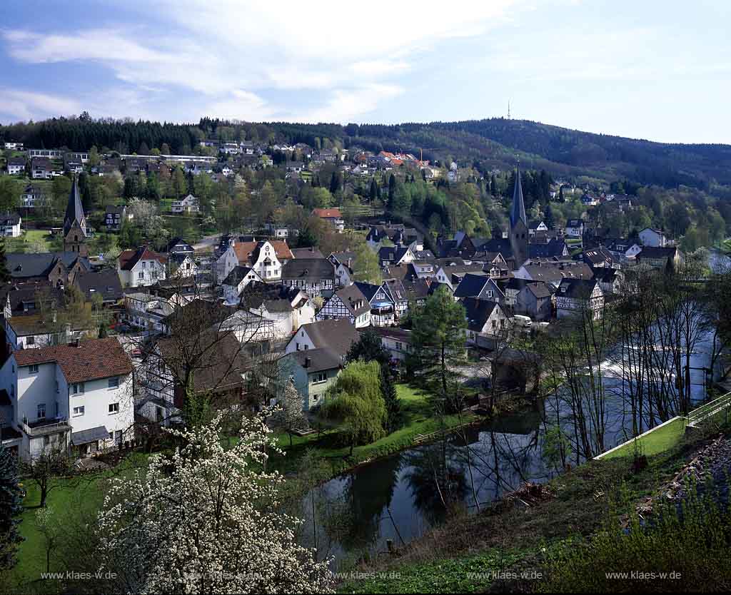 Rnderoth, Ruenderoth, Engelskirchen, Oberbergischer Kreis, Bergisches Land, Blick auf Ort und Agger im Frhling, Fruehling