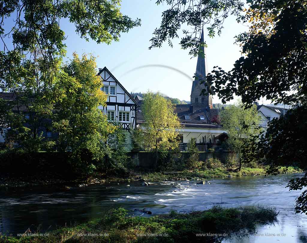 Rnderoth, Ruenderoth, Engelskirchen, Oberbergischer Kreis, Bergisches Land, Blick auf Agger mit Kirche und Fachwerkhaus