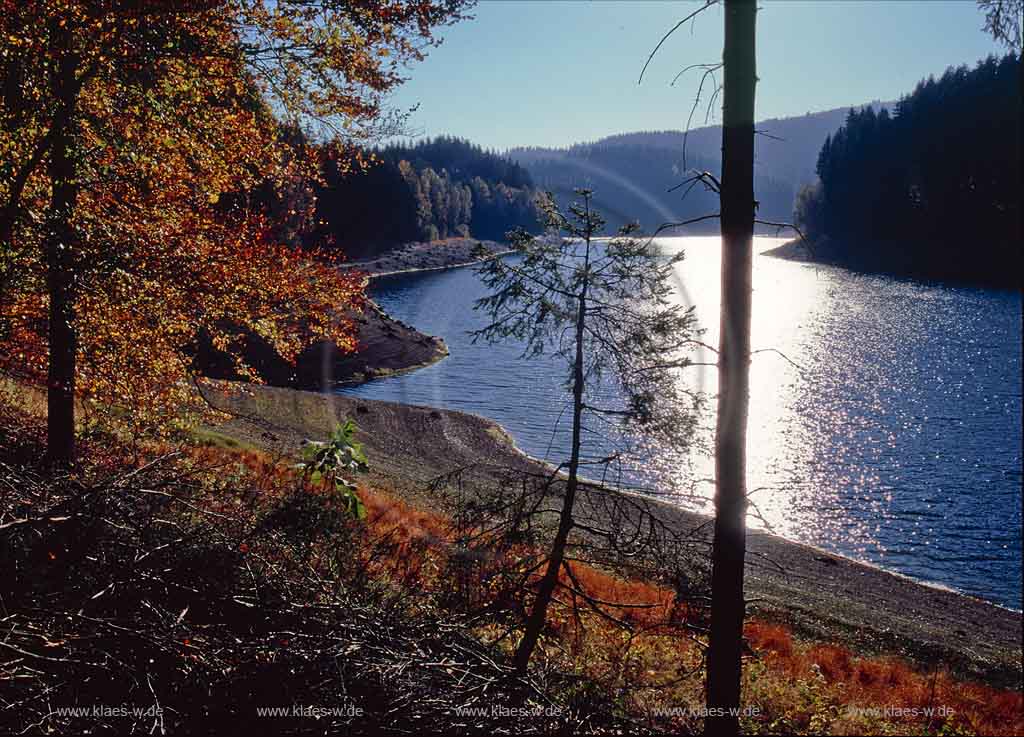 Genkeltalsperre, Meinerzhagen, Gummersbach, Mrkischer Kreis, Maerkischer Kreis, Oberbergischer Kreis, Bergisches Land, Blick auf Talsperre und Landschaft in Herbststimmung