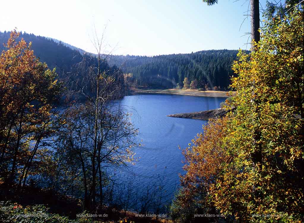 Genkeltalsperre, Meinerzhagen, Gummersbach, Mrkischer Kreis, Maerkischer Kreis, Oberbergischer Kreis, Bergisches Land, Blick auf Talsperre und Landschaft in Herbststimmung