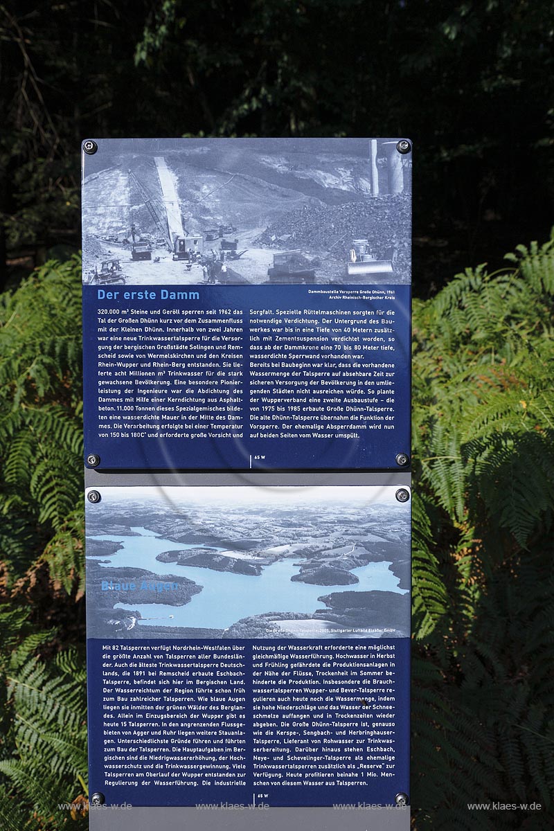 Grosse Dhuenntalsperre, Dhuennhochflaeche, Informationstafeln, Informationsstehlen am neunen Wegenetz rund um die Grosse Dhuenn-Talsperre; barrage Grosse Dhuenn-Talsperre, plateau of the Dhuenn, information boards.