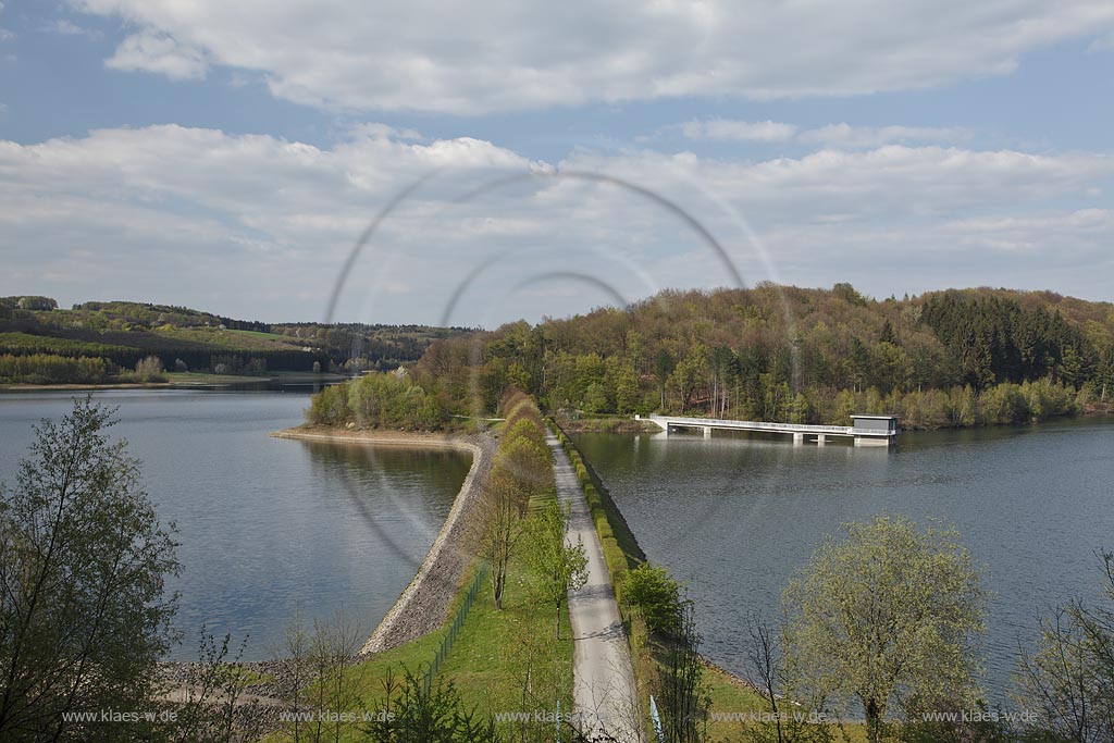 Blick auf den Damm der Grossen Dhuenntalsperre; view to barrage Grosse Dhuenntalsperre