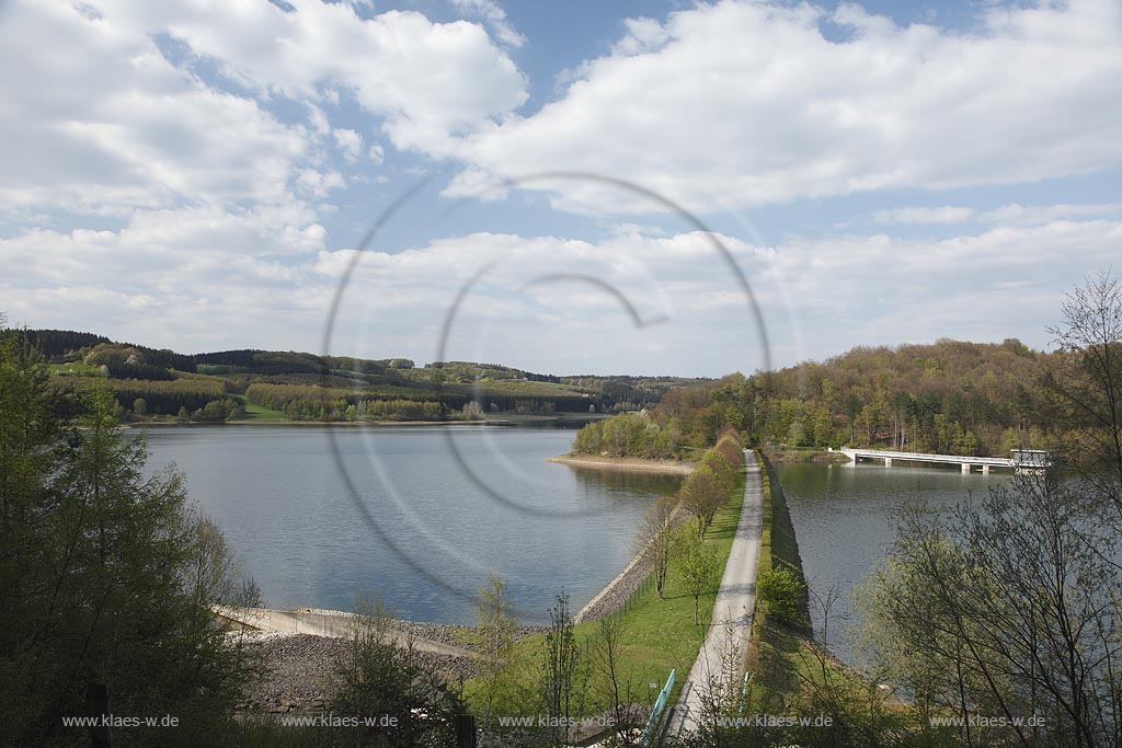 Blick auf den Damm der Grossen Dhuenntalsperre; view to barrage Grosse Dhuenntalsperre